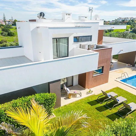 Novochoro - Large Garden- Heatable Pool By Dreamvillasalbufeira Villa *