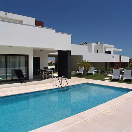 Novochoro - Large Garden- Heatable Pool By Dreamvillasalbufeira فيلة